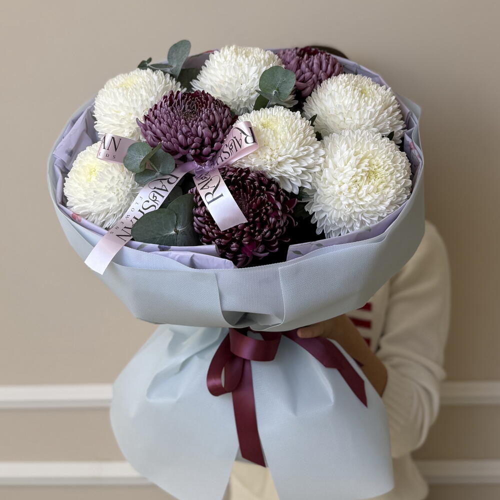 Chrysanthemum mix with eucalyptus