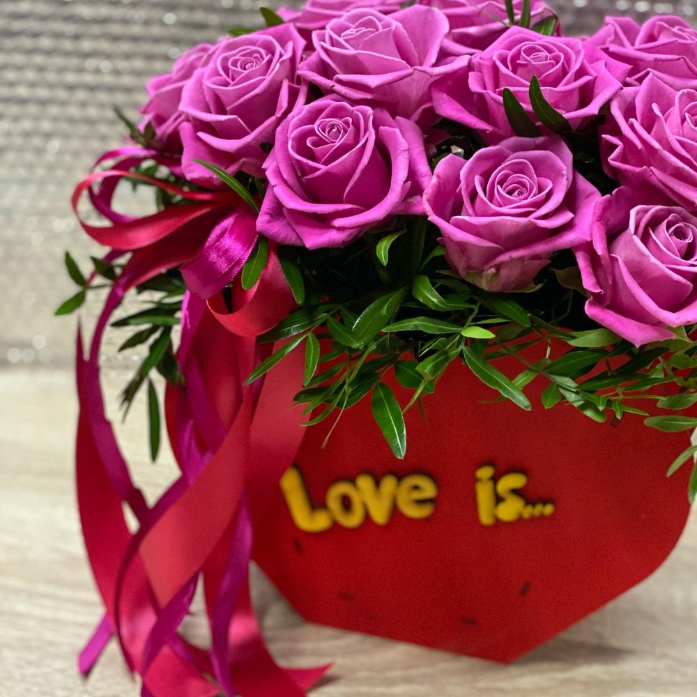 Цветы Love is