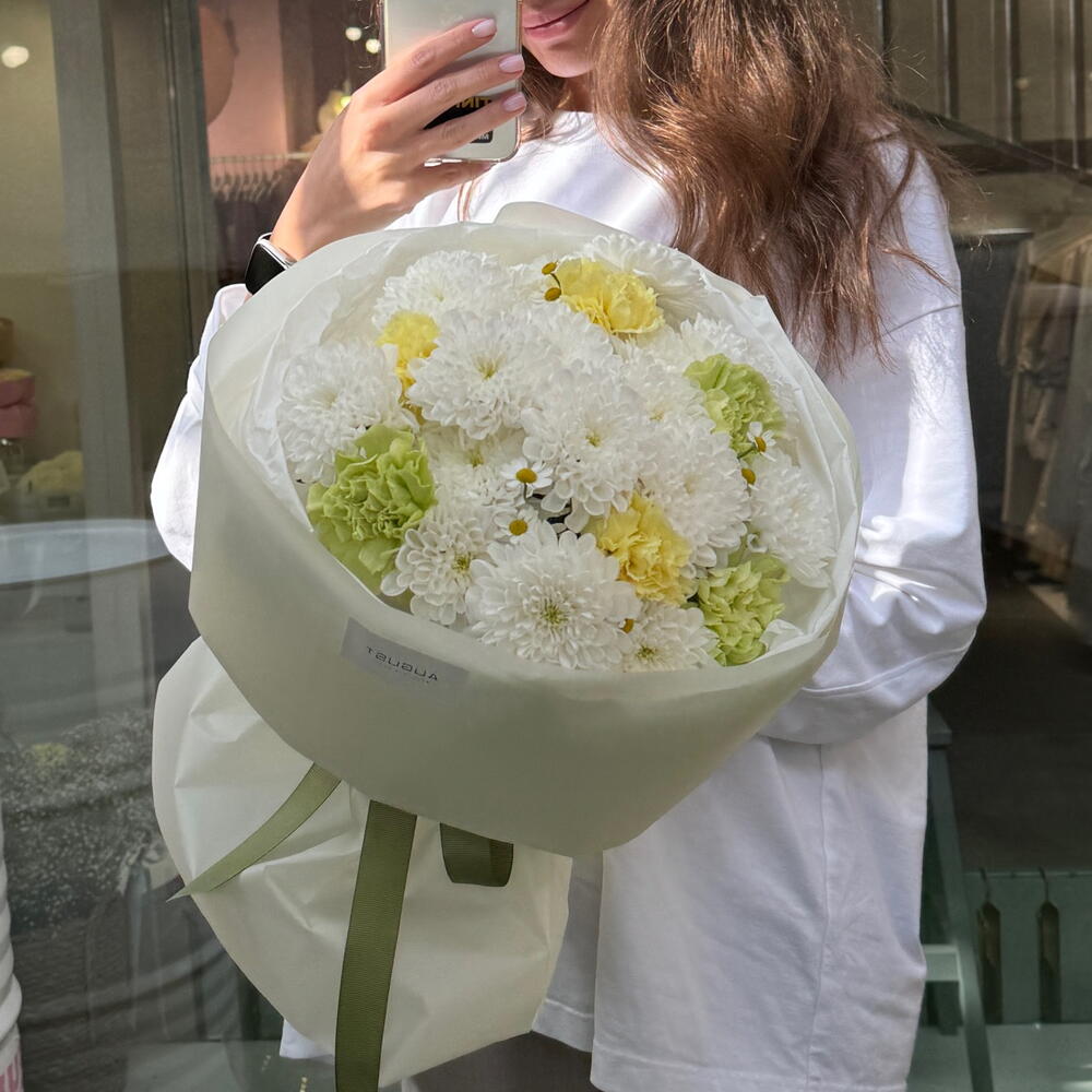 Букет из хризантемы и гвоздик