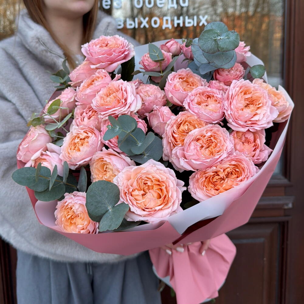 Моно букет из 7 кустовых пионовидных роз