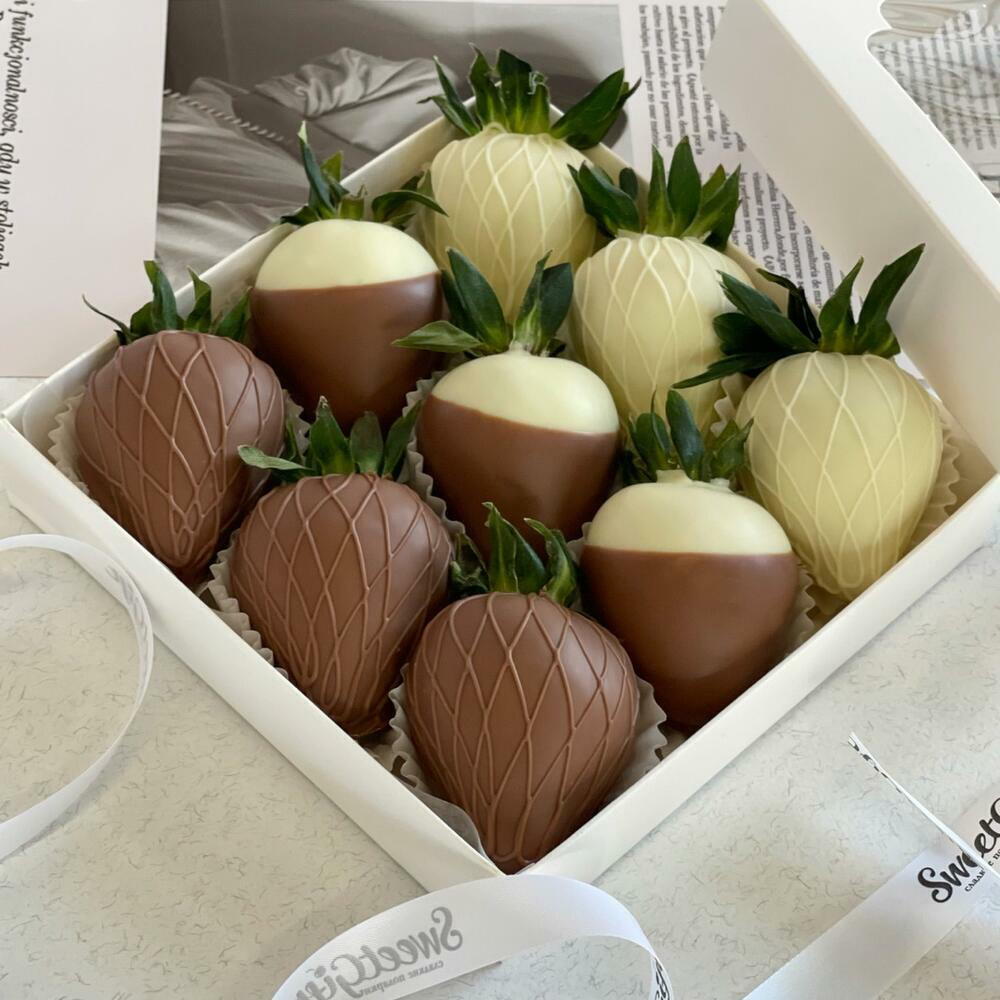 Chocolate covered strawberries "Elegance" 9 pcs