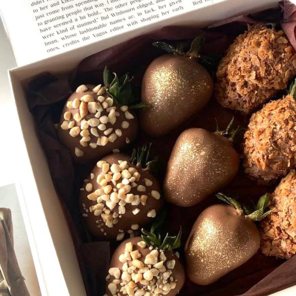 Chocolate-covered strawberries, set of 9 berries