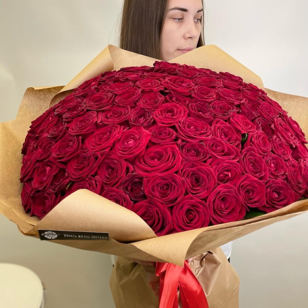 101 красная Роза в крафте
