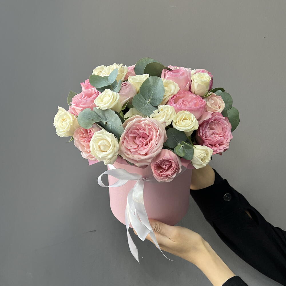 Композиция микс Кустовых роз с эвкалиптом 🌸