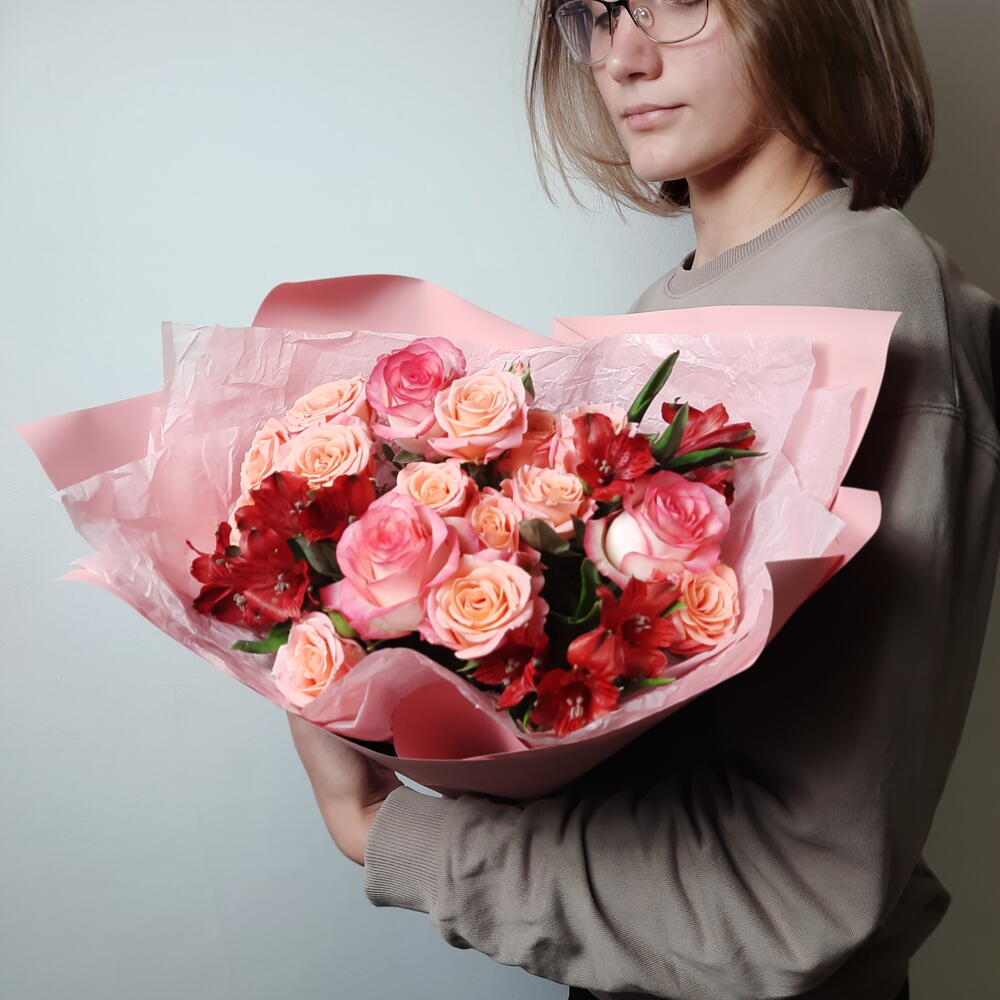 Букет "Алый аккорд"