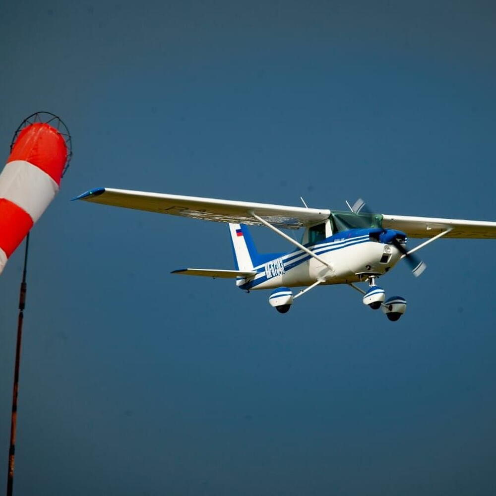 Воздушный тест-драйв!  Демонстрация возможностей самолета Cessna 150М