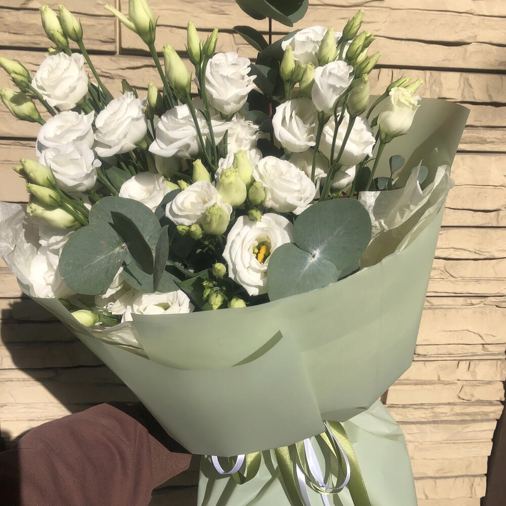 Букет из стойкой эустомы с эвкалиптом💚