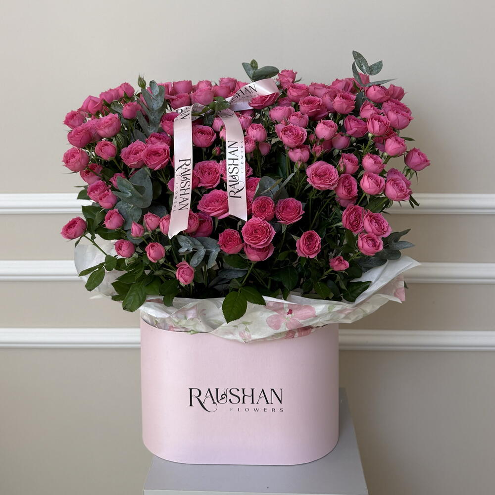 Кустовые розы в коробке 💐