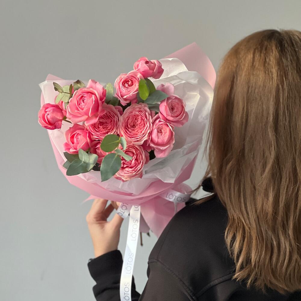 Букет пионовидных роз Silva Pink