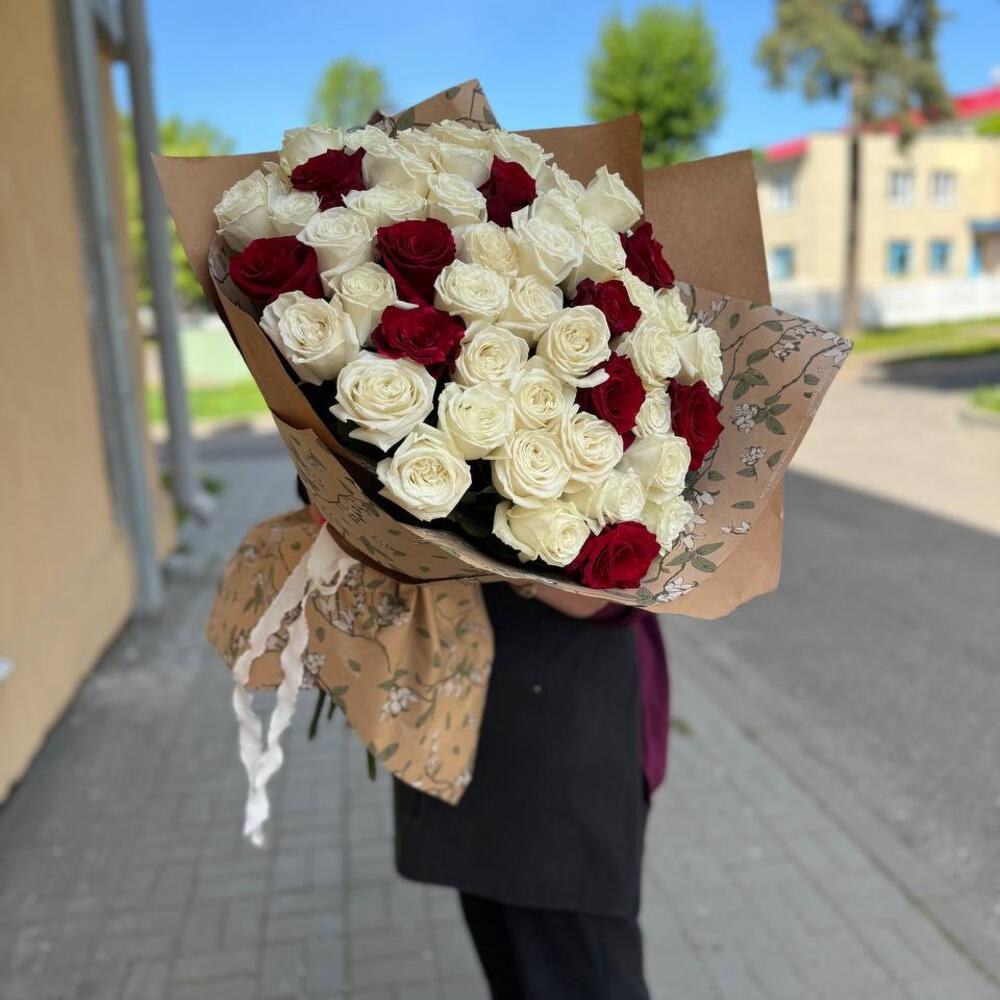 Bouquet of 51 red and white roses