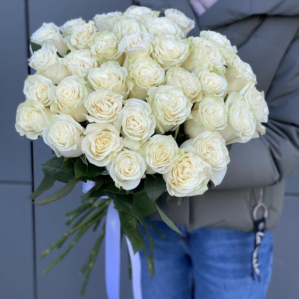 Букет из 35 белые розы