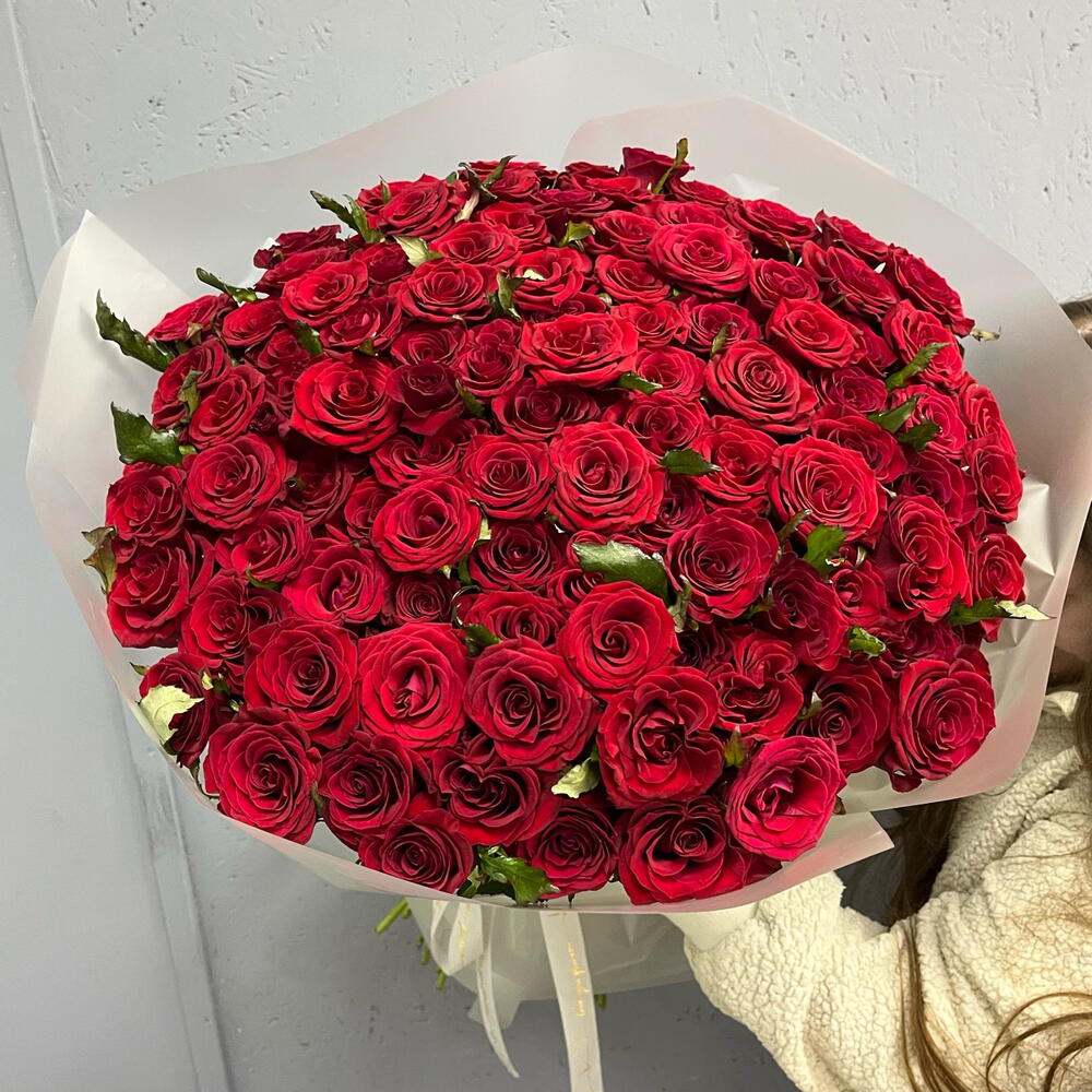 Букет из 101 красной розы «Алое признание» — роскошный символ любви