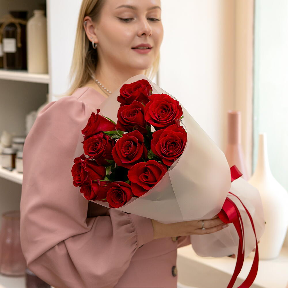 Букет из 11 красных роз "Мэри"