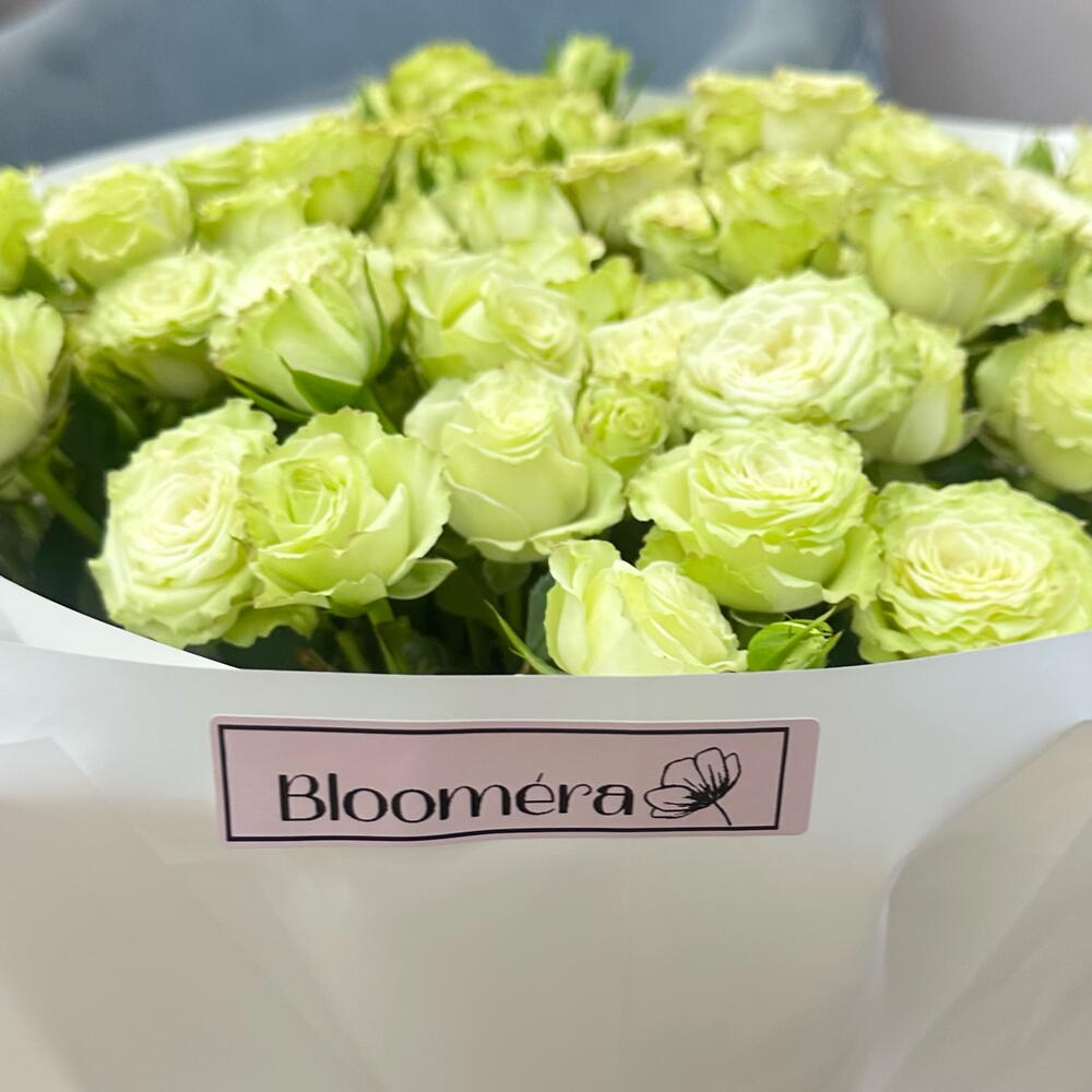Bouquet of white spray roses