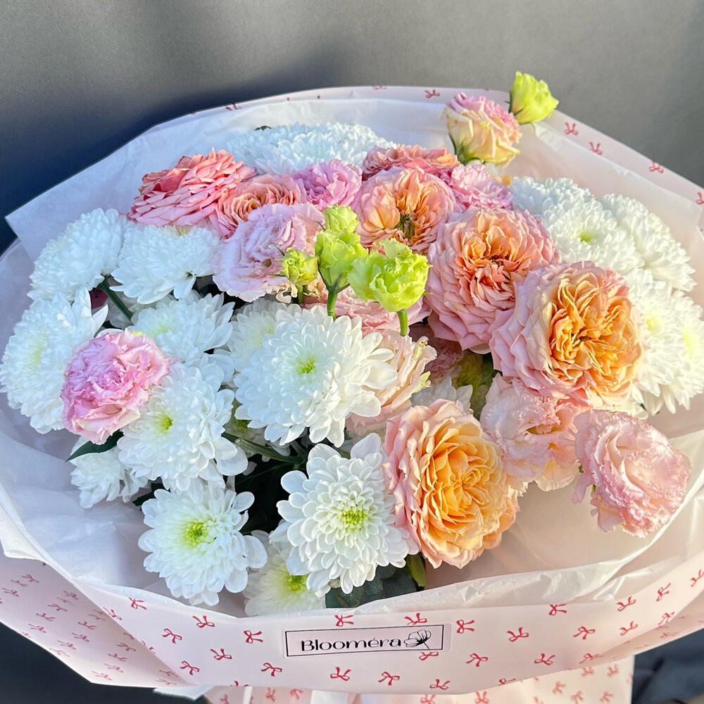 Bouquet of chrysanthemums and spray roses