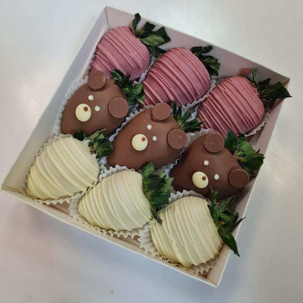 Strawberry chocolate with teddy bear pattern