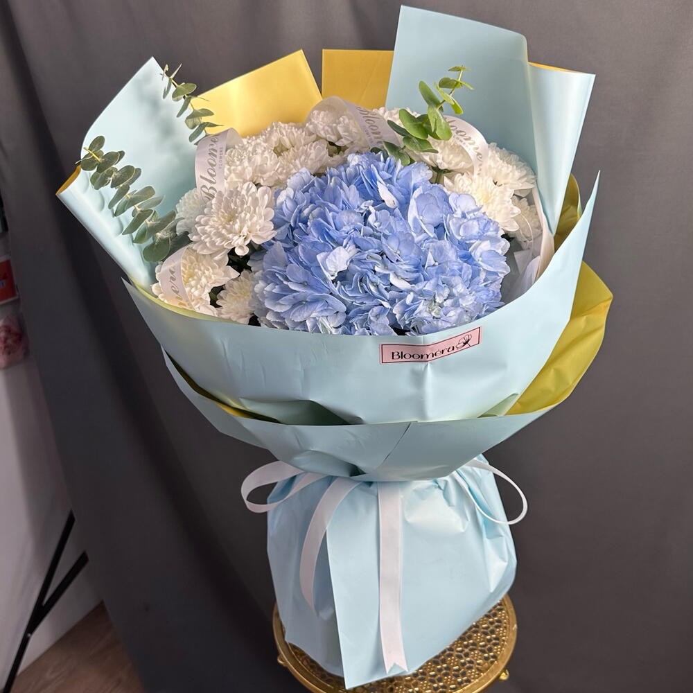 A bouquet of chrysanthemums and hydrangeas