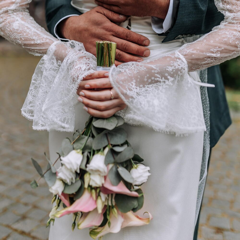 Свадебный букет из калл и эустом