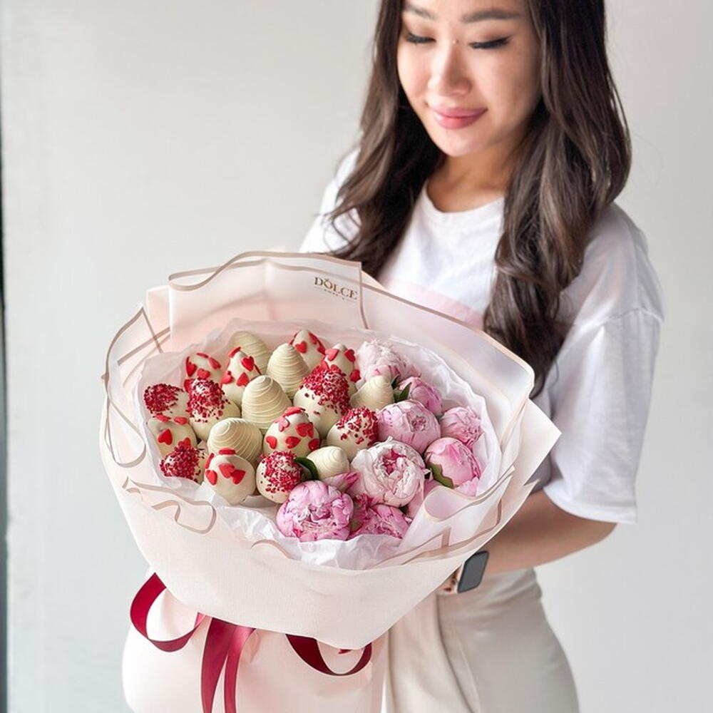 Strawberry bouquet "Peony Extravaganza"