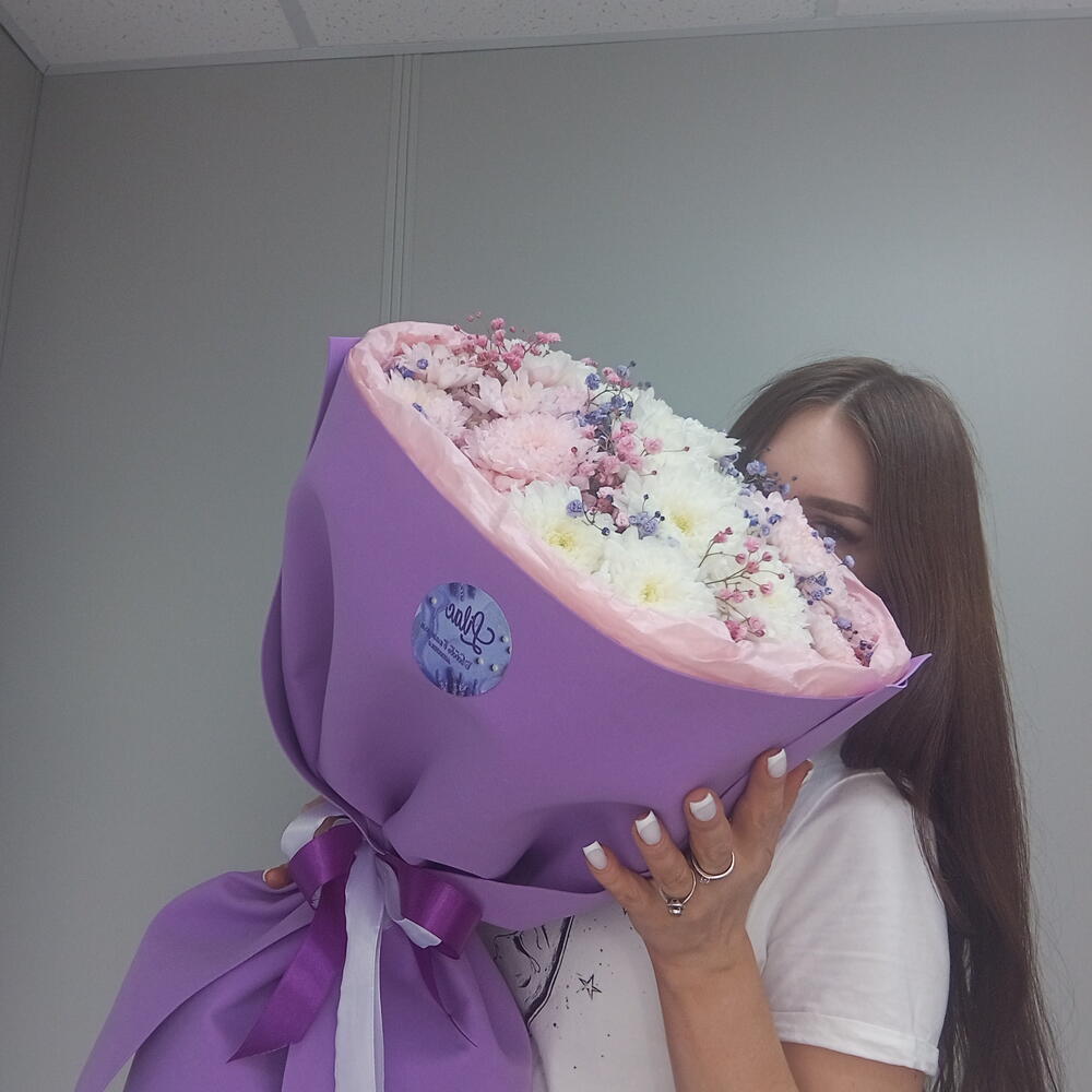Букет из хризантем и гипсофилы💜