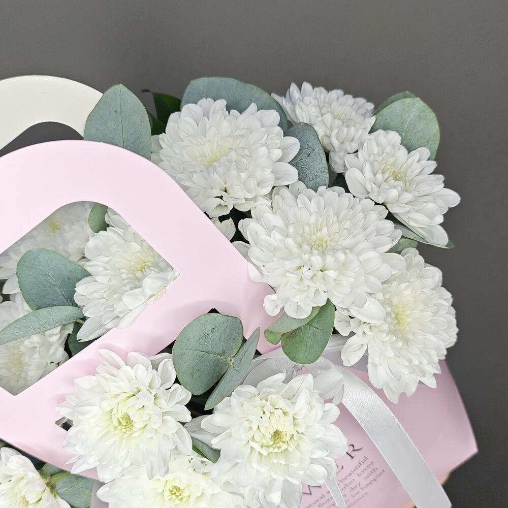 Композиция фреш хризантема и эвкалипт в сумке 🌸