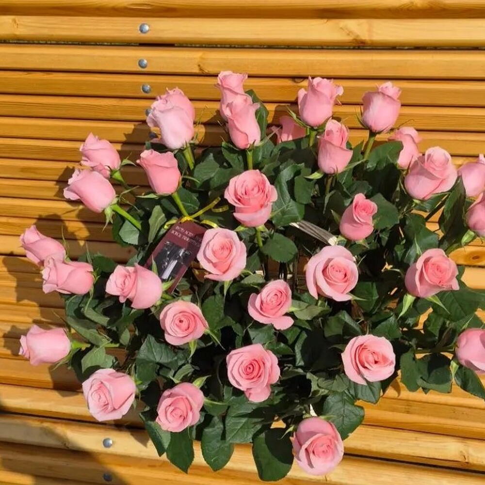 Корзина розовых роз
