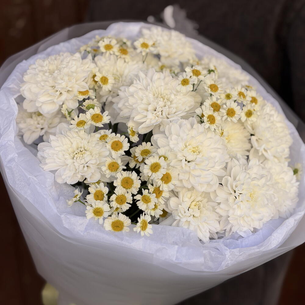 Букет хризантемы с ромашками