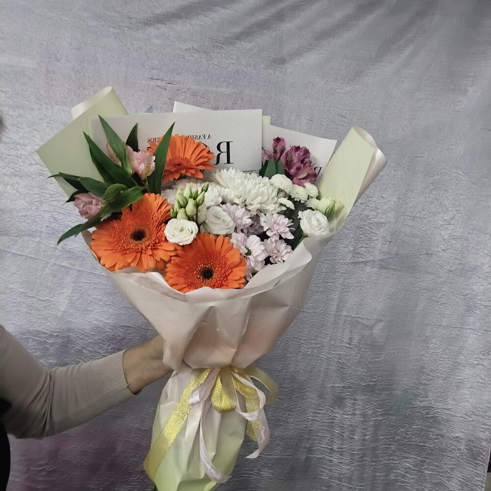 Букет из хризантем и герберы
