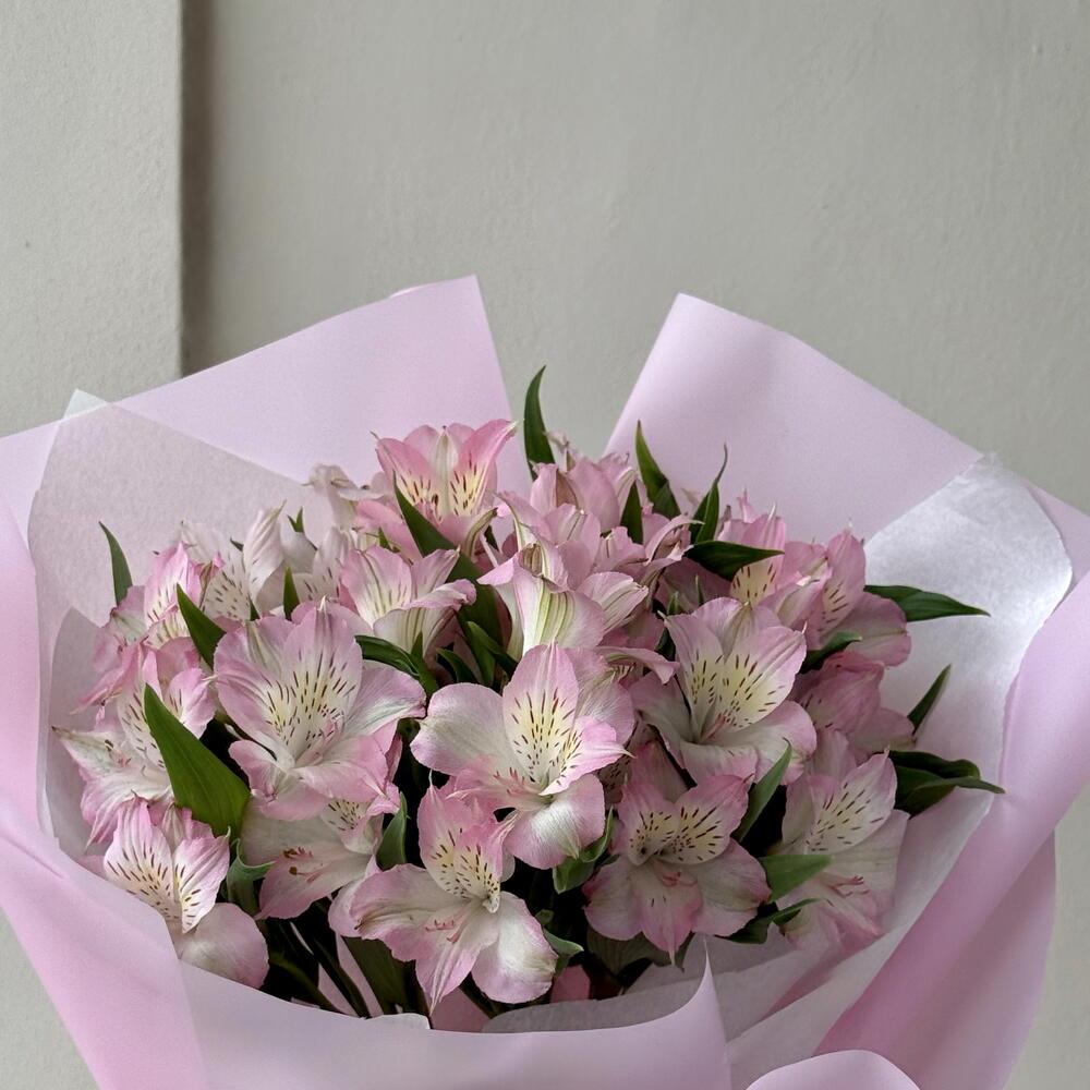 Розовое настроение 💗 с альстромериями
