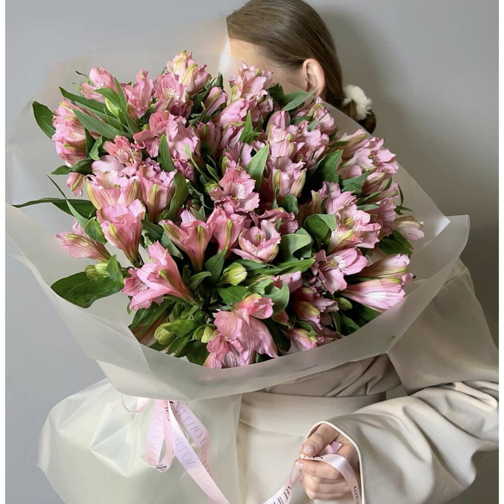 Букет из розовой альстромерии 💕