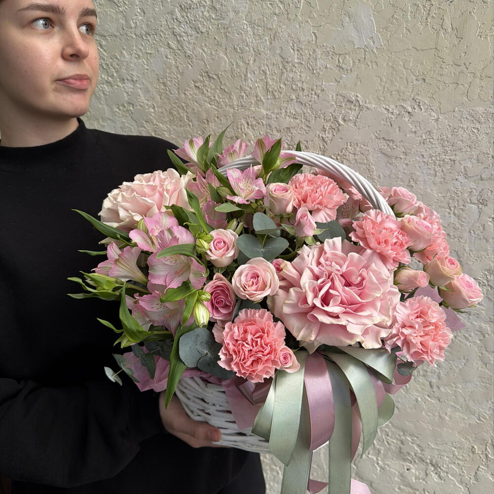 Корзина с французскими розами