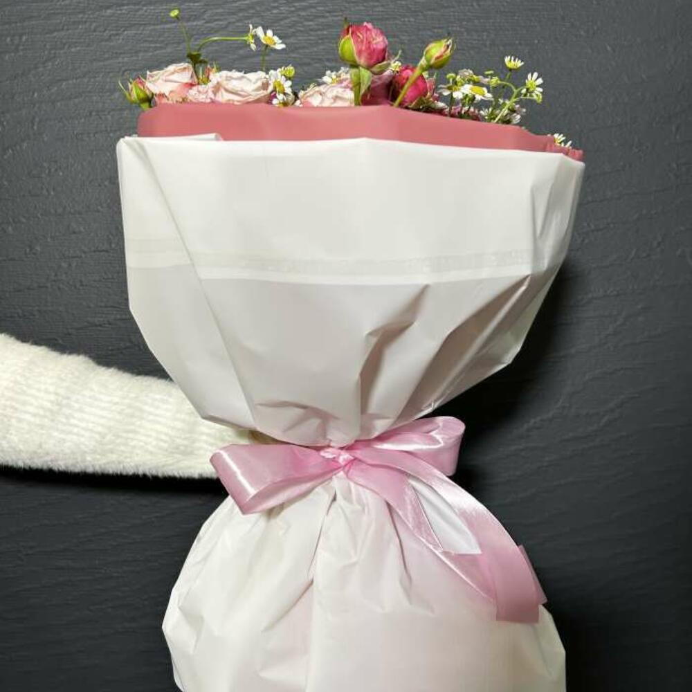 Букет «Медовые оттенки» с кустовыми розами и матрикарией