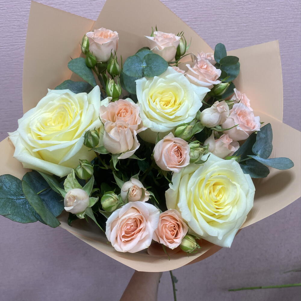 Ramo con rosa de peonía