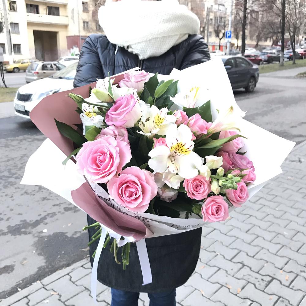 Розы спрей в крафте