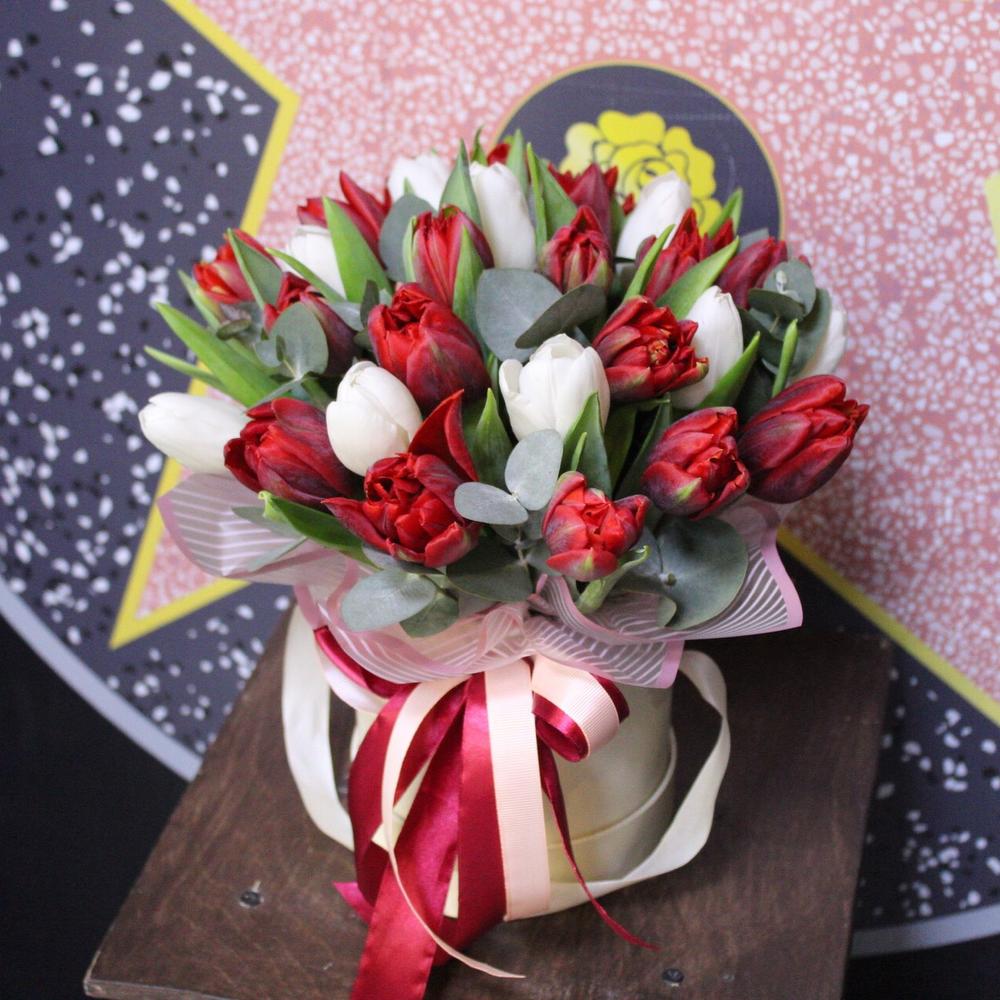 25 tulips in a box