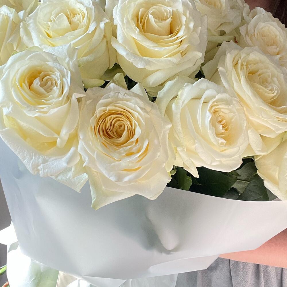 17 пионовидных роз💐