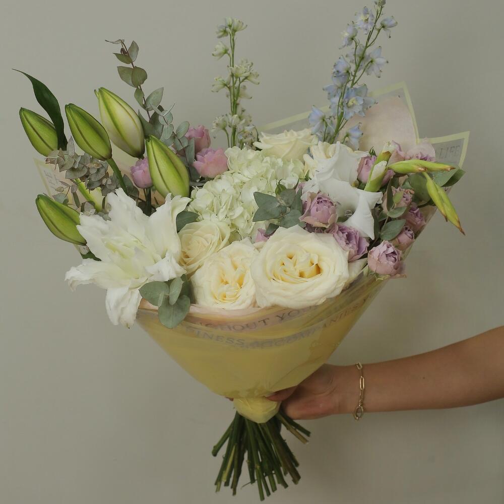 Букет лилий white Roses