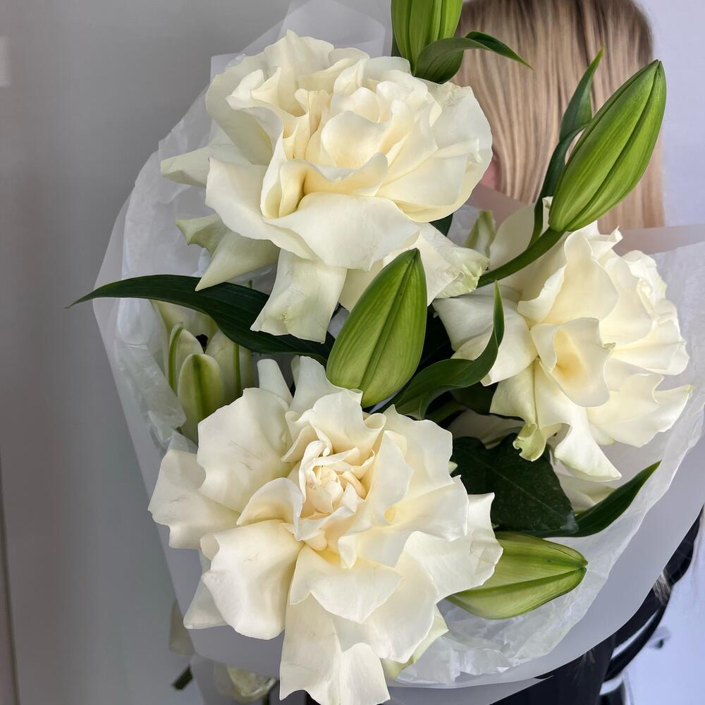 Aromatic Lily   French Rose Bouquet 🤍Нежный букет, сочетающий изысканную французскую розу и ароматную лилию