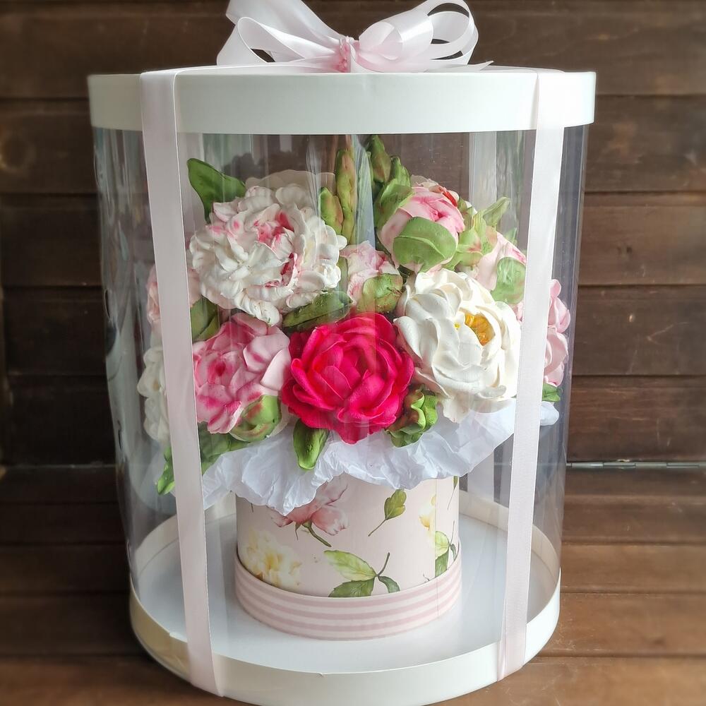 Пионы в шляпной коробке