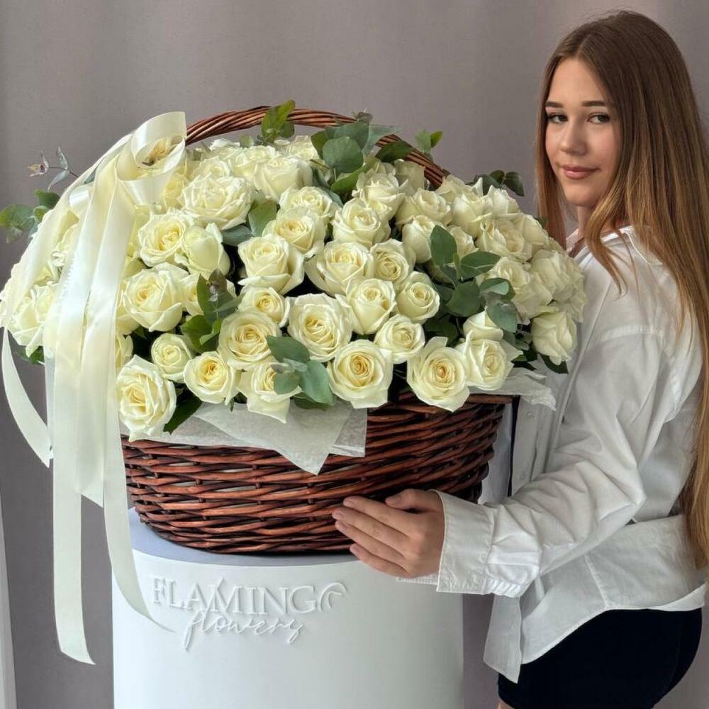 Шикарная корзина "Морозное утро"/роза Эквадор/эвкалипт