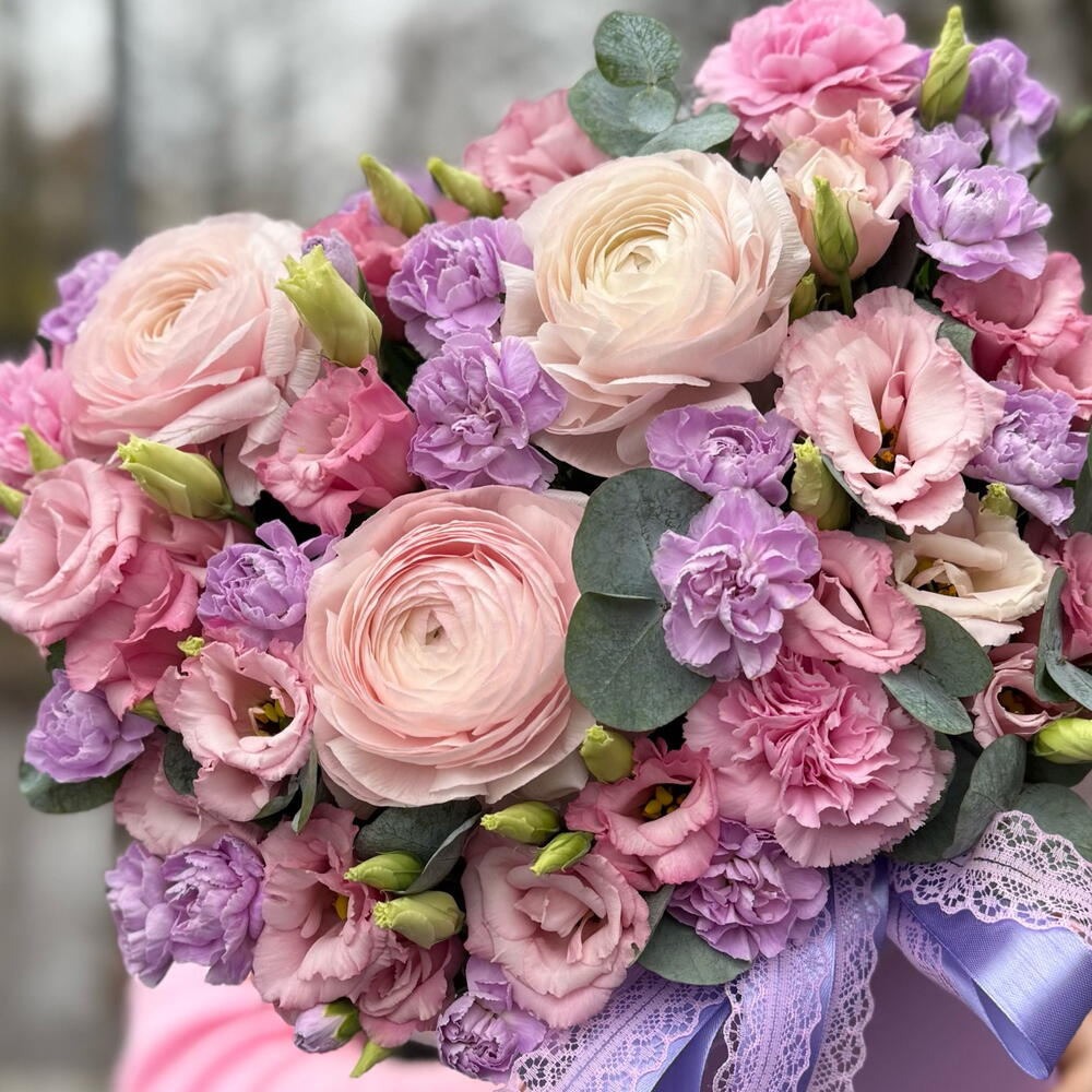 Баблгам 💜ранункулюсы , эустома , диантусы в стильной коробке