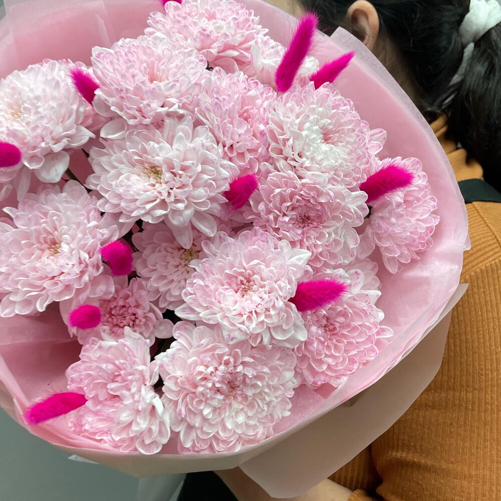 Нежно-розовое моно из хризантемы 💞