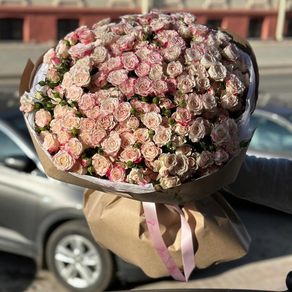 Букет из 51 кустовой розы