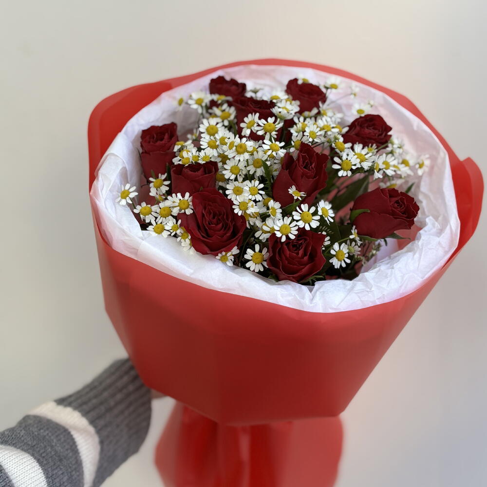 Букет с розой и ромашкой