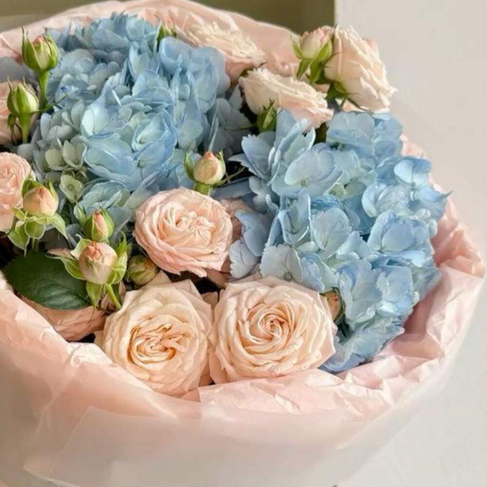 Букет гортензий с кустовыми розами 🎀