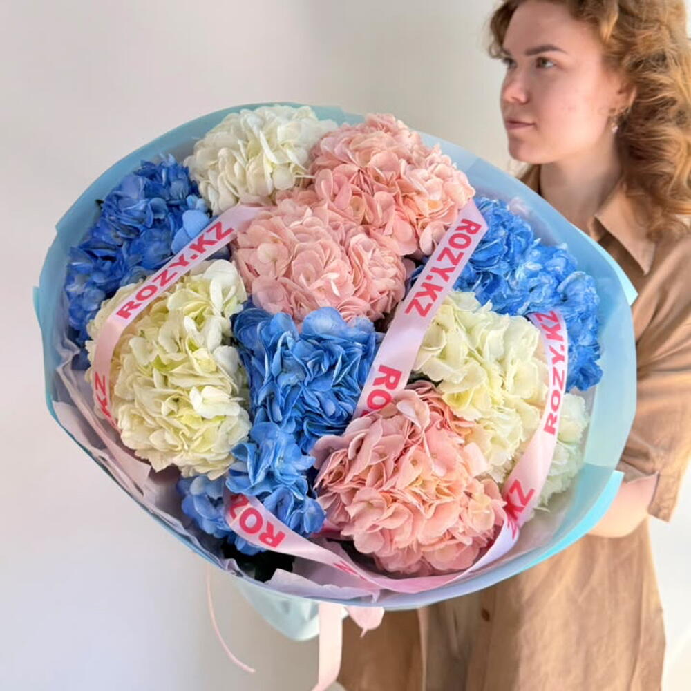 Pastel bouquet of 9 hydrangeas