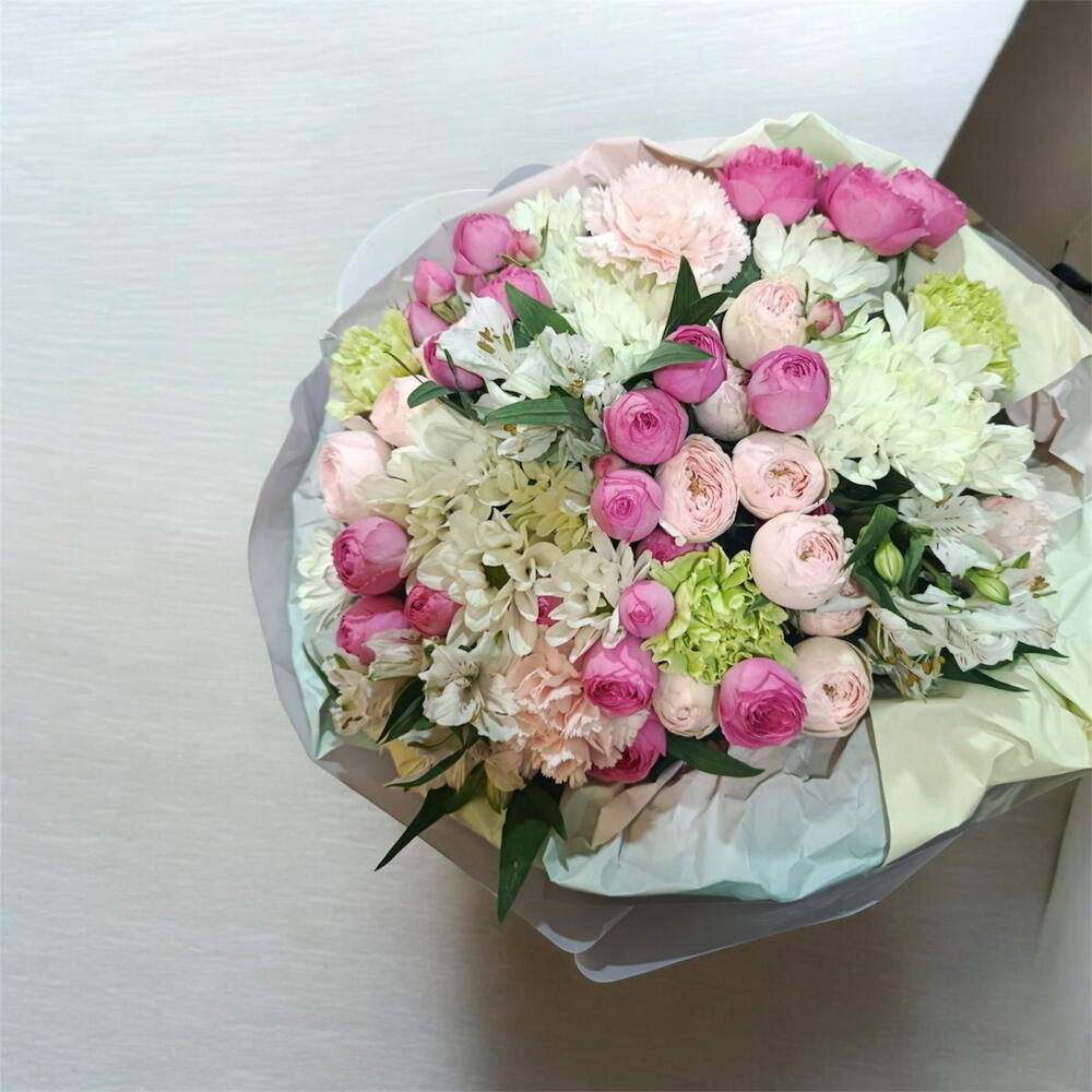 Букет гигант из кустовой розы , ромашки и диантусов 🌸