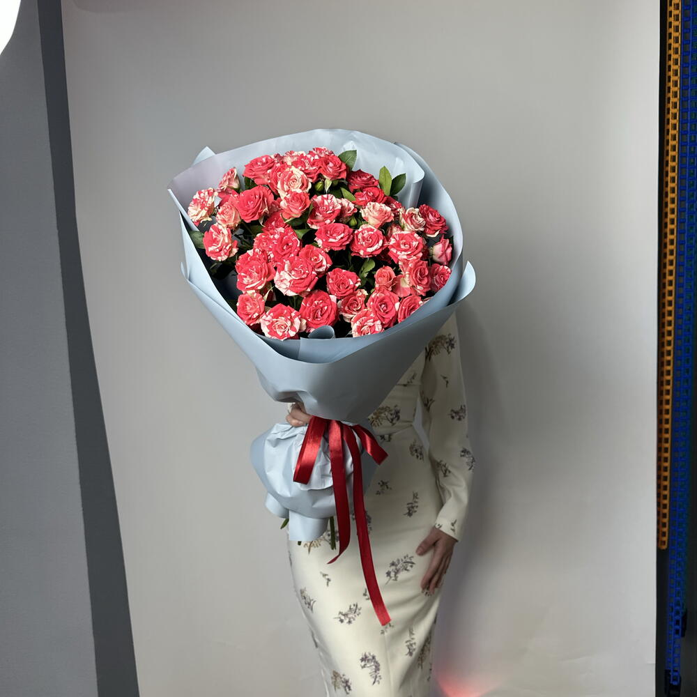 - Кустовых роз букет 💐