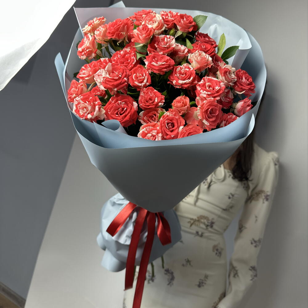 - Кустовых роз букет 💐