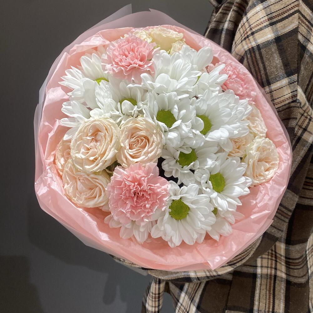 Милый букет из хризантемы,диантусов и кустовой розы 🌸🌸🌸